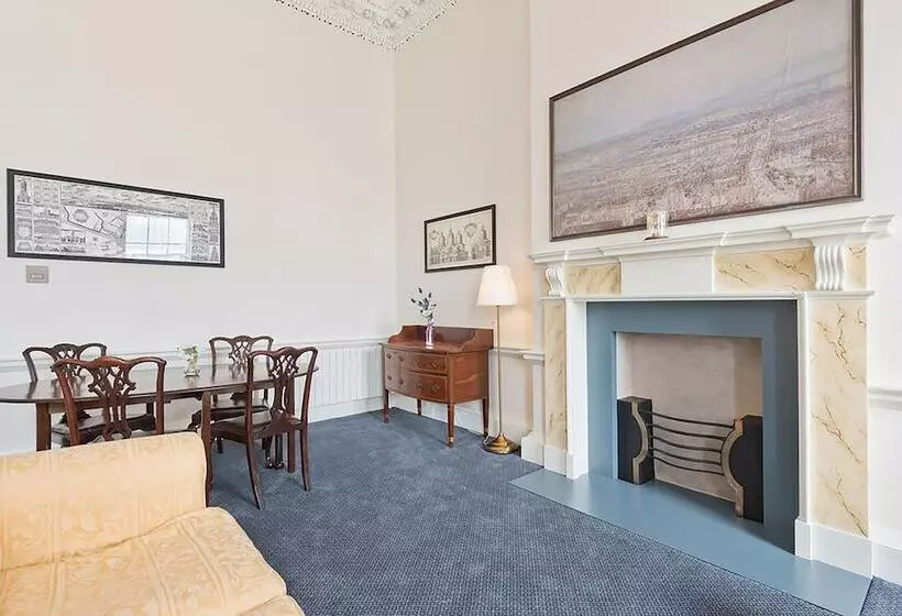 Henrietta Suites City Centre