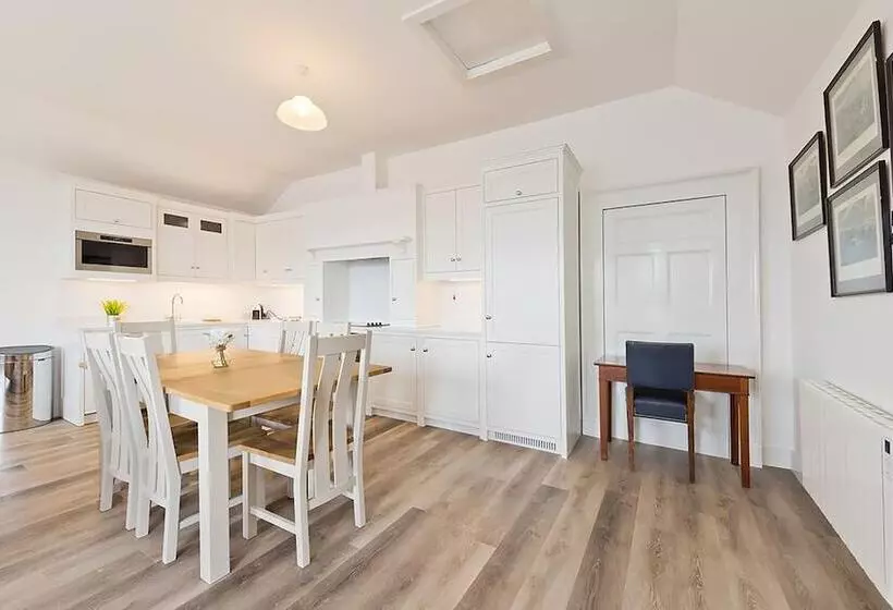 Henrietta Suites City Centre