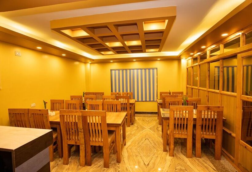 هتل Visitors Inn, Pokhara