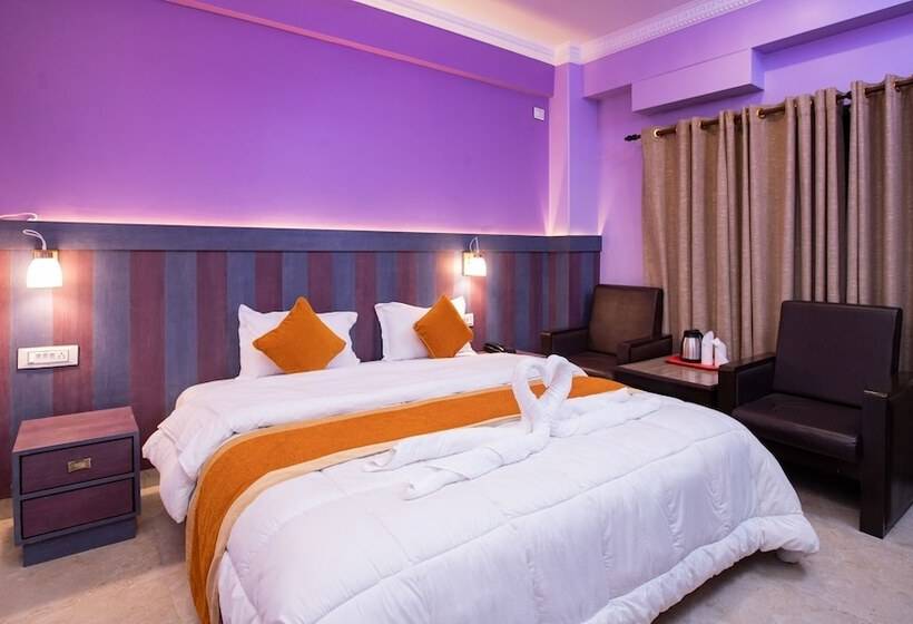 هتل Visitors Inn, Pokhara