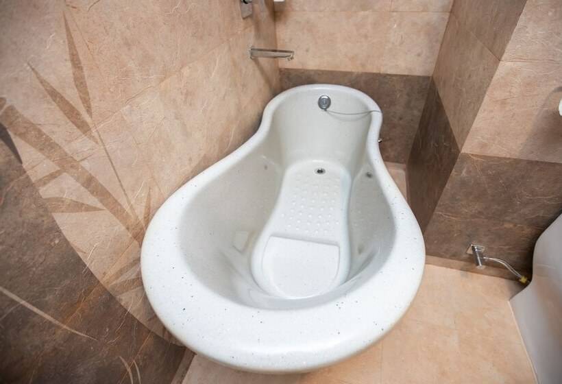 هتل Visitors Inn, Pokhara