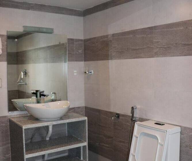 هتل Visitors Inn, Pokhara