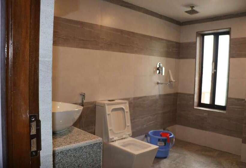 هتل Visitors Inn, Pokhara