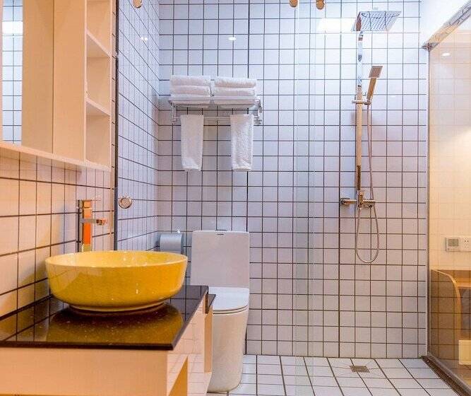 Chengdu Three Fish International Youth Hostel