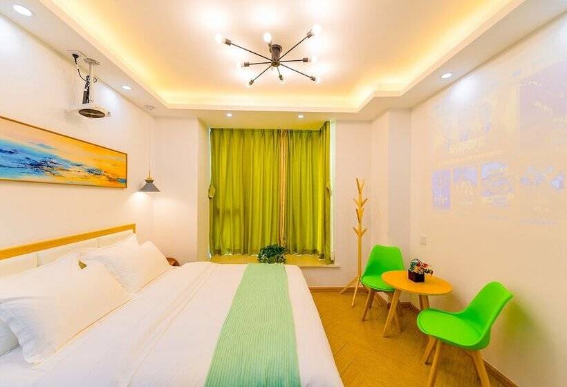 Chengdu Three Fish International Youth Hostel