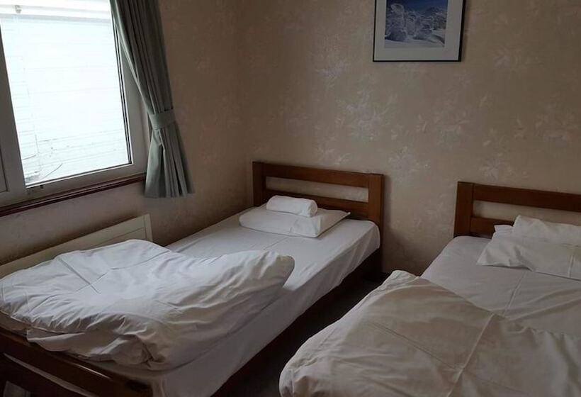 هتل Absolute Niseko Lodge