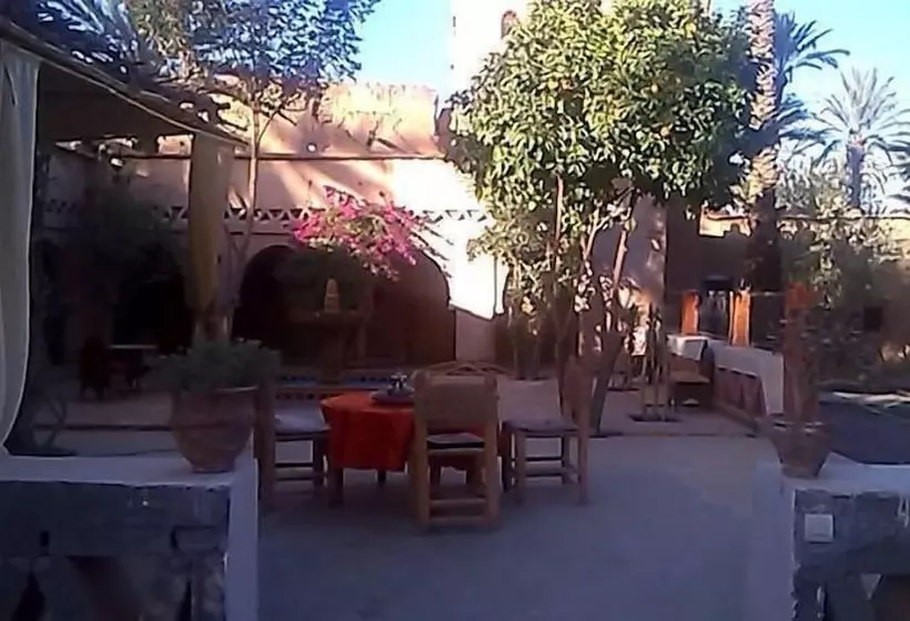 ペンション Riad Tabhirte