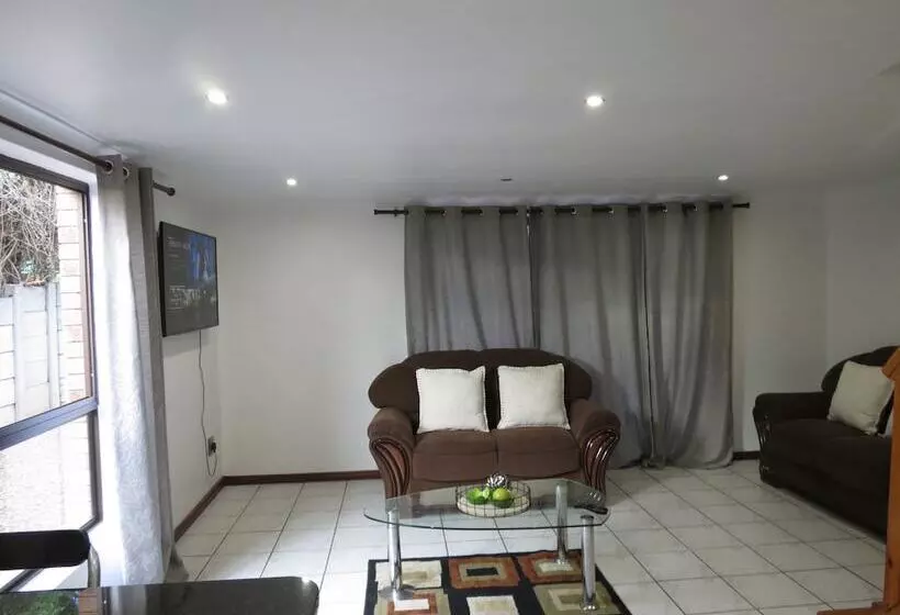 ペンション Three Spruce