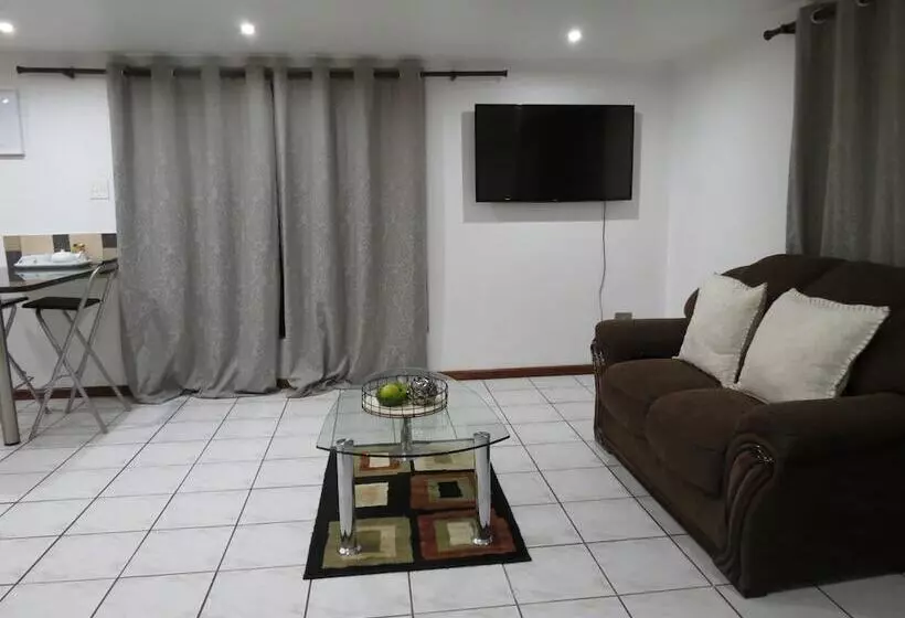 ペンション Three Spruce