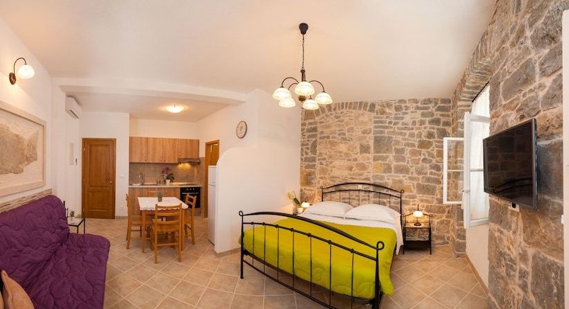 Beach Resort Apartments Podspiline