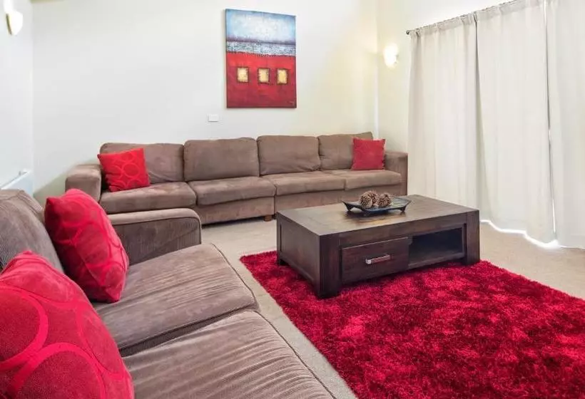 Eclipse 5 Spacious Townhouse