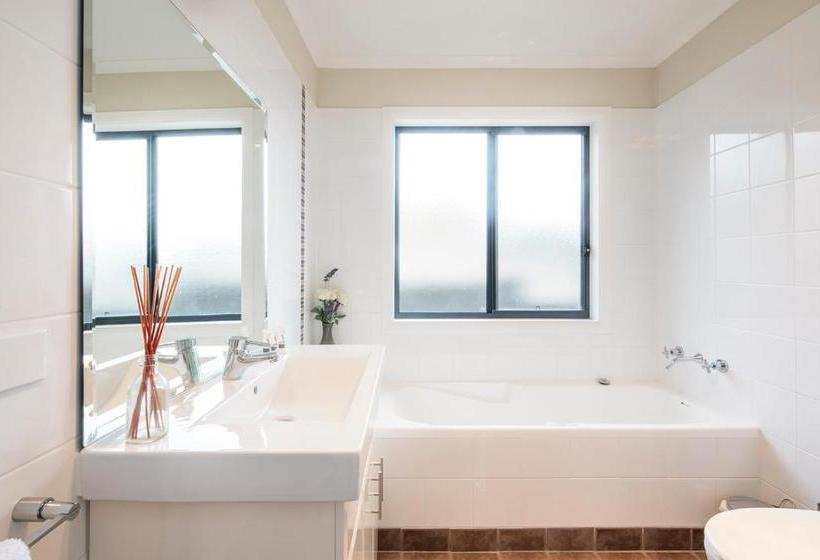 Eclipse 5 Spacious Townhouse