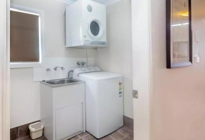 Eclipse 5 Spacious Townhouse