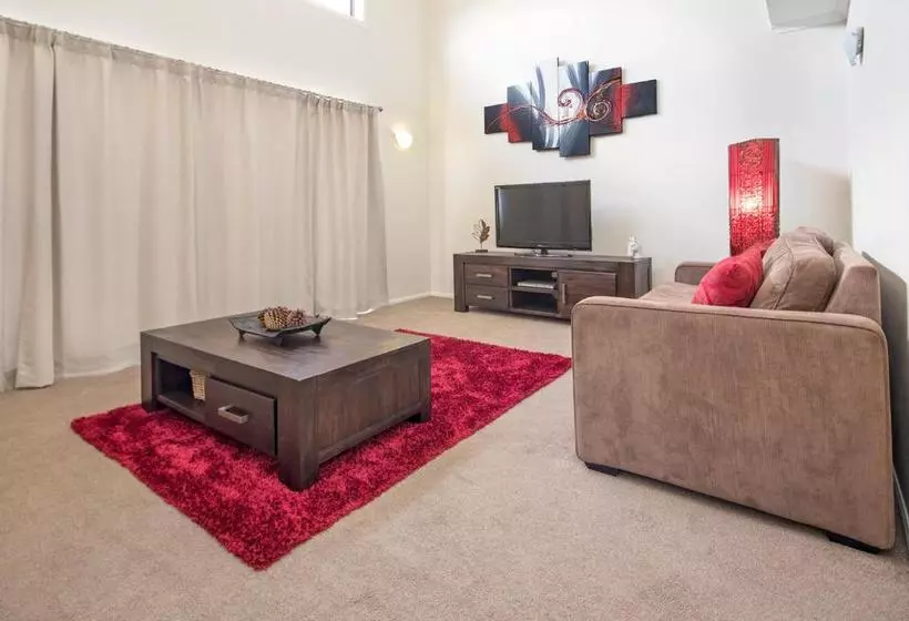 Eclipse 5 Spacious Townhouse
