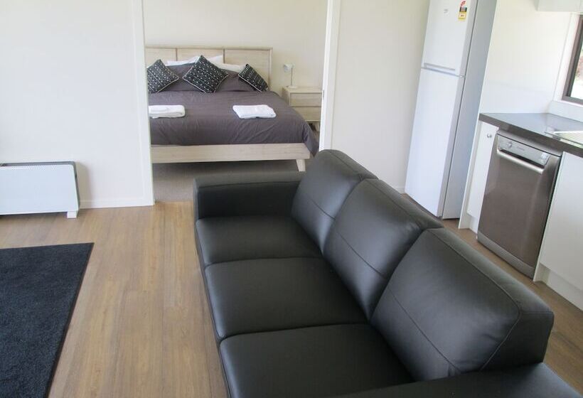 Just Red Wines Cabins