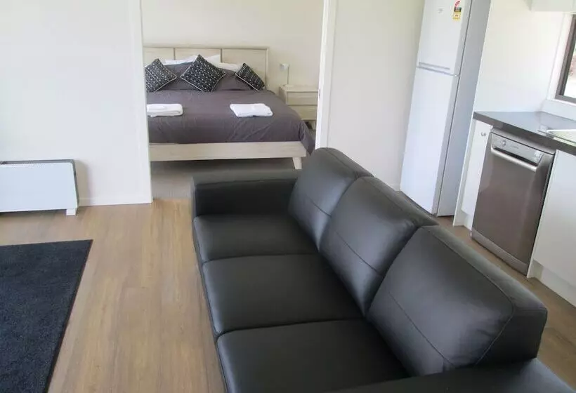 Just Red Wines Cabins