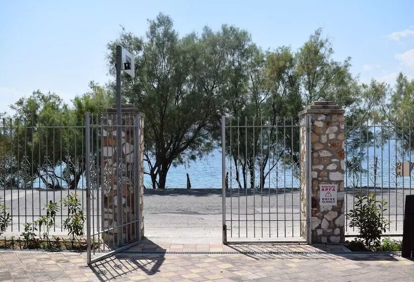 پانسیون Almyra Holiday Village