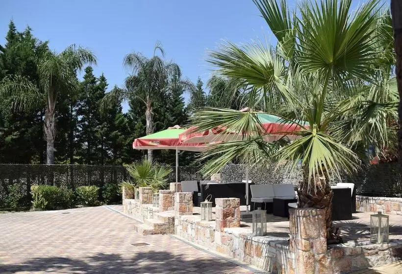 پانسیون Almyra Holiday Village