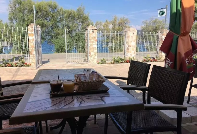 پانسیون Almyra Holiday Village