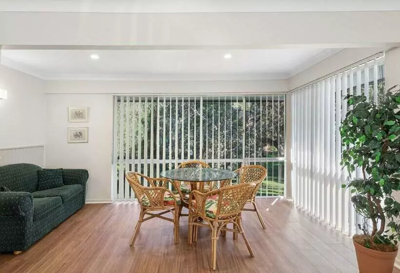 Bay Serene 15 Mistral Close