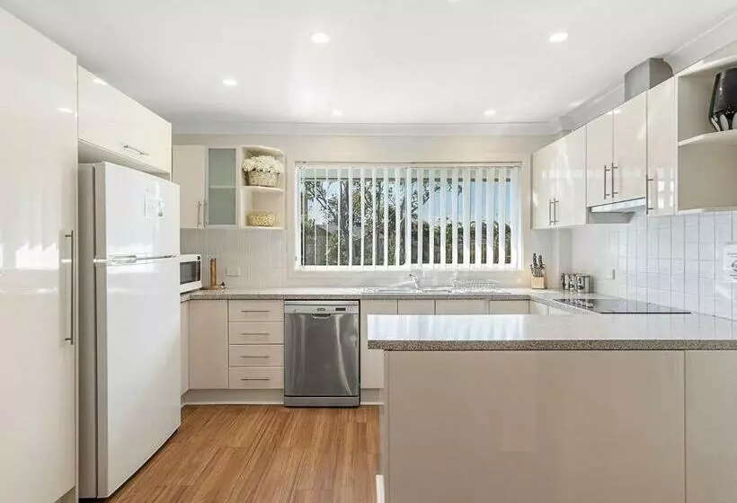 Bay Serene 15 Mistral Close