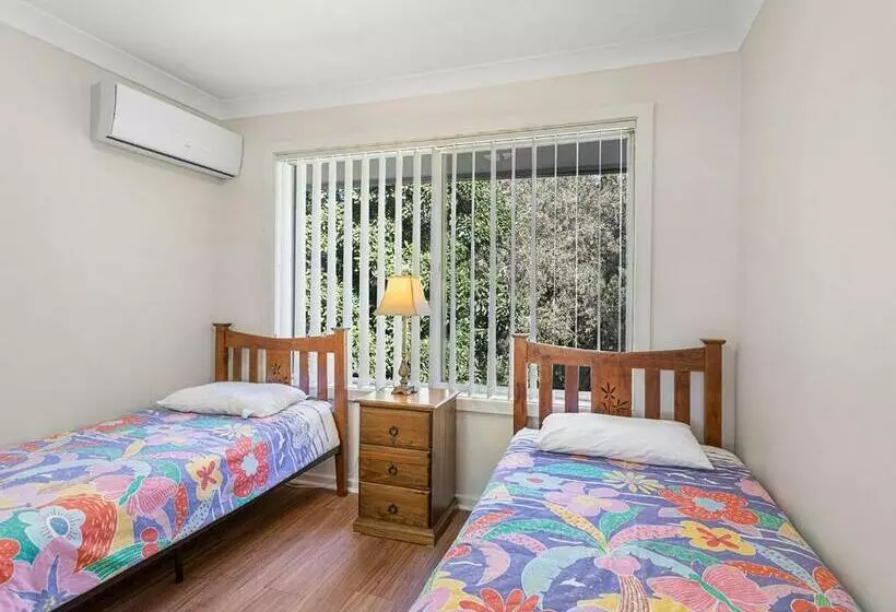 Bay Serene 15 Mistral Close