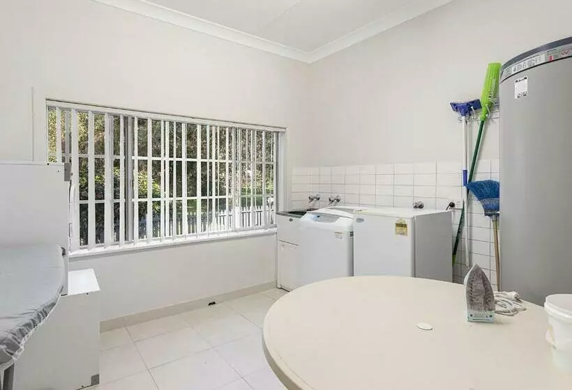 Bay Serene 15 Mistral Close