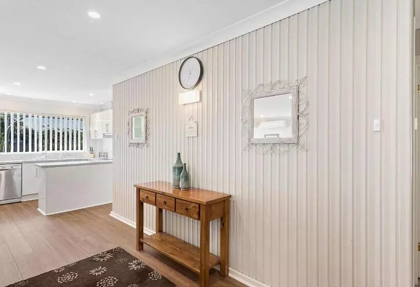 Bay Serene 15 Mistral Close