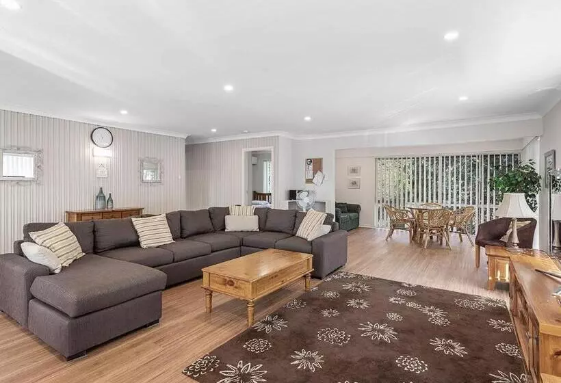 Bay Serene 15 Mistral Close