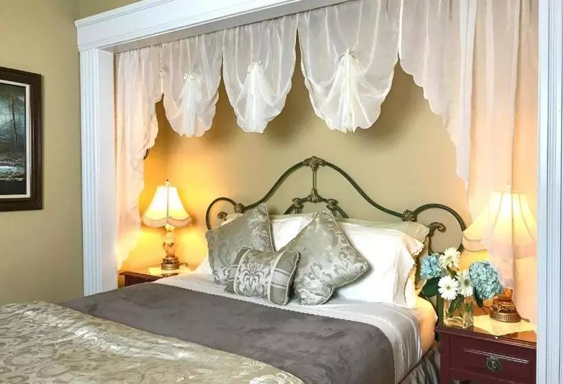 Fox & Hound Bed & Breakfast New Hope