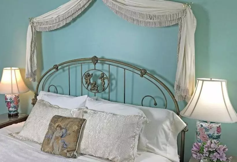 Fox & Hound Bed & Breakfast New Hope