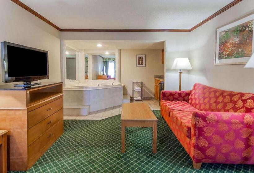 هتل Days Inn & Suites By Wyndham Warren