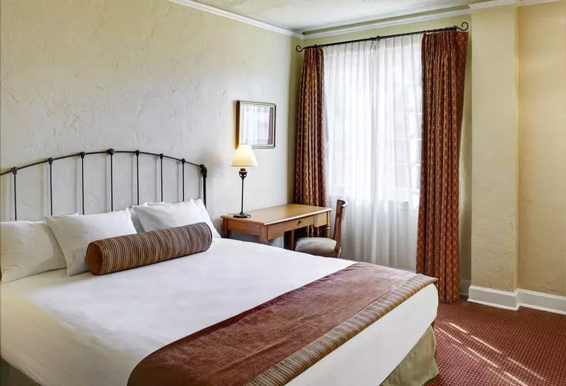 هتل The Oasis at Death Valley