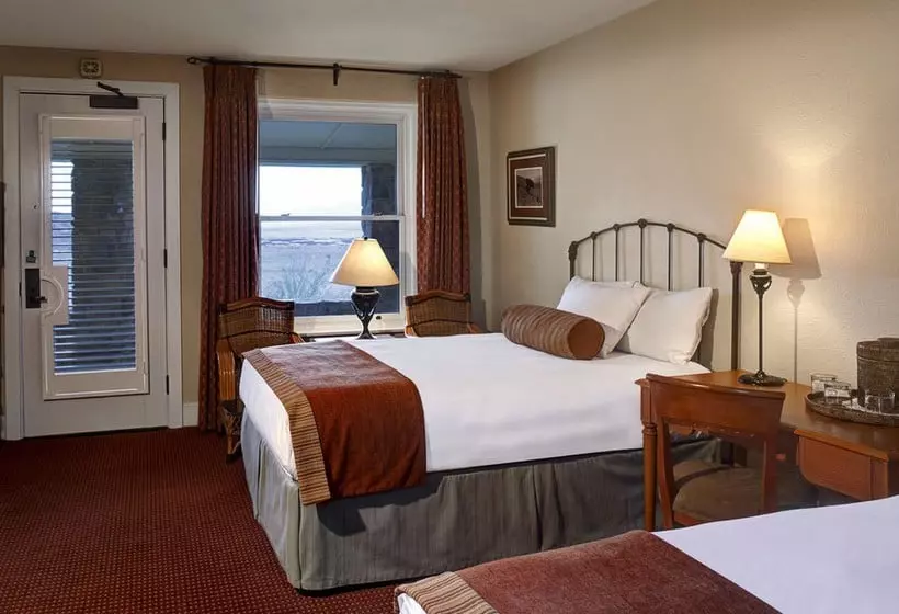 هتل The Oasis at Death Valley