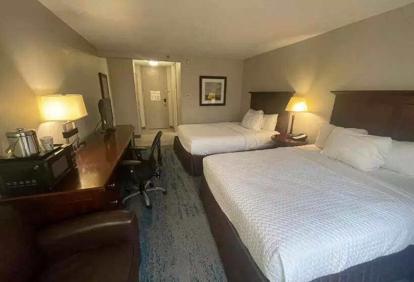 Отель Ramada By Wyndham Cleveland Independence