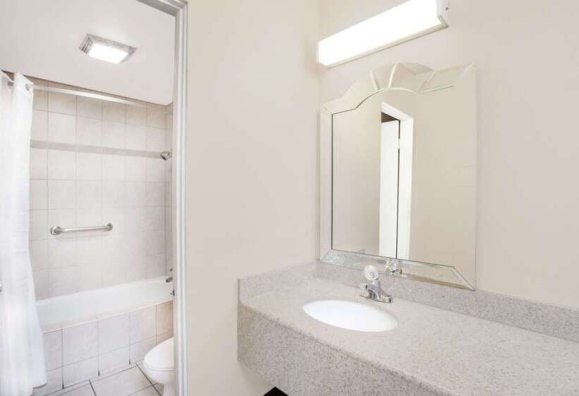 ホテル Travelodge By Wyndham Barstow