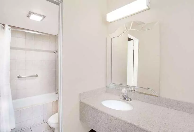 فندق Travelodge By Wyndham Barstow