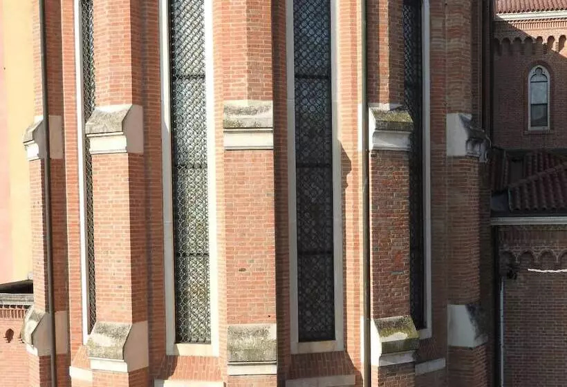 簡易ホテル Albergo Centrale