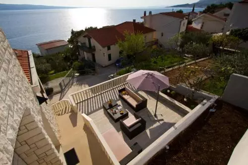 Apartments With Pool Vrdoljak