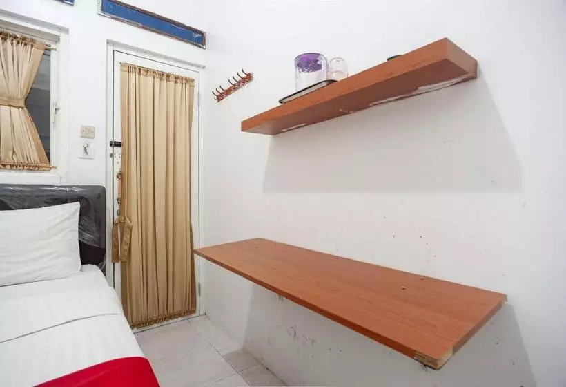 Hotelli Reddoorz Syariah Near Pgc Cililitan