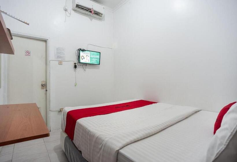 Hotel Reddoorz Syariah Near Pgc Cililitan