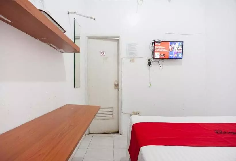 Hotelli Reddoorz Syariah Near Pgc Cililitan