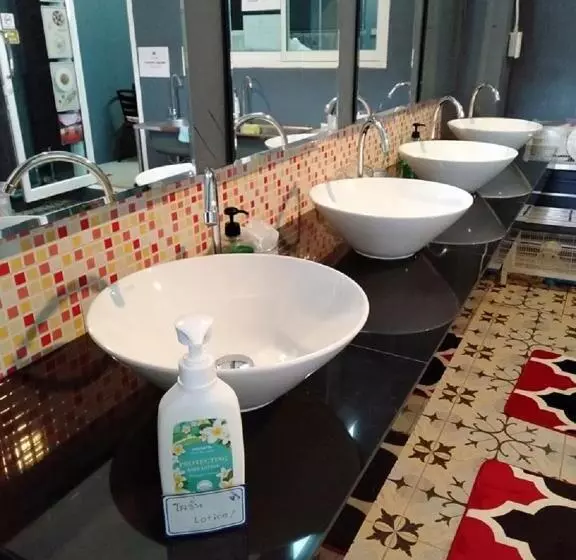 Bedcabin Hostel