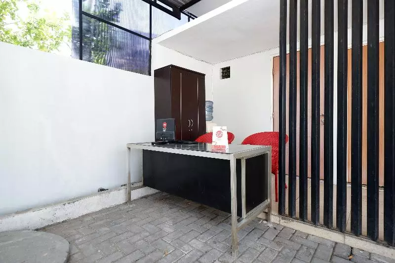 Hotel Oyo 1565 Palebon Residence