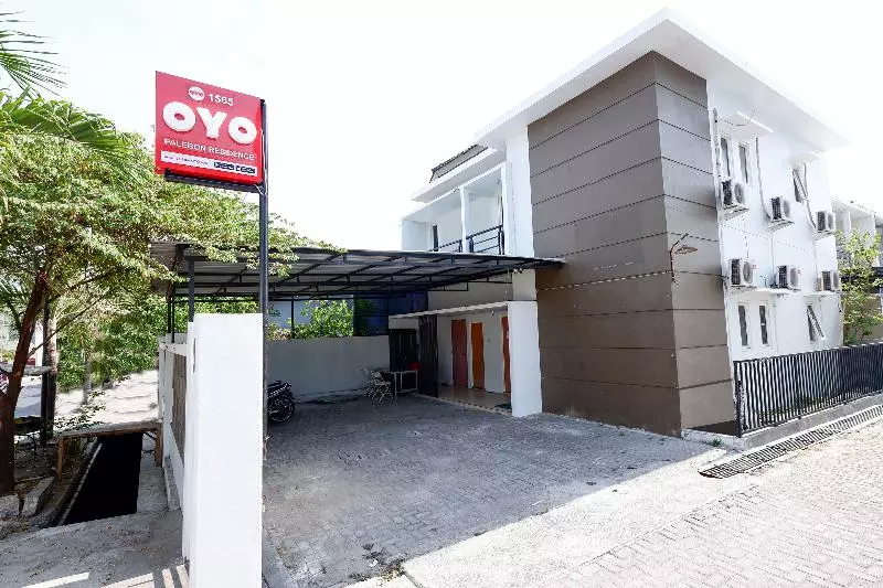 Hotel Oyo 1565 Palebon Residence