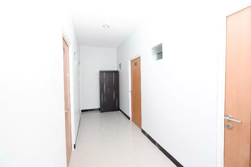 Hotel Oyo 1565 Palebon Residence