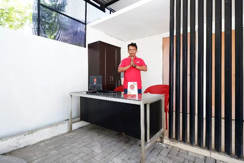 Hotel Oyo 1565 Palebon Residence