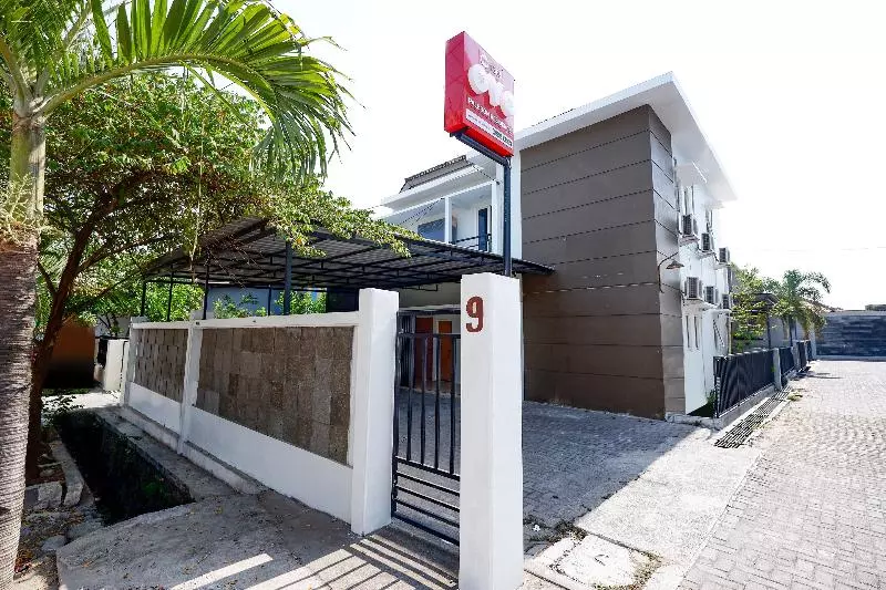 Hotel Oyo 1565 Palebon Residence