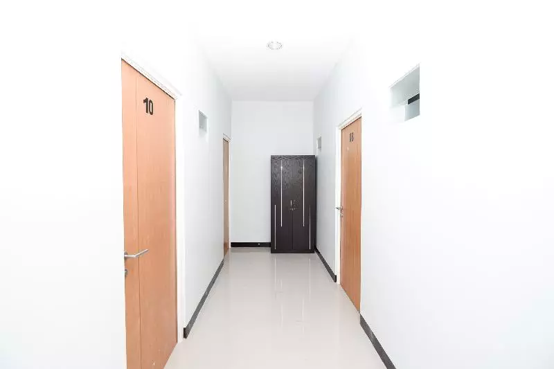 Hotel Oyo 1565 Palebon Residence