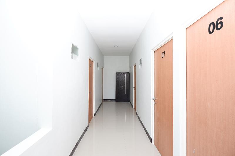 Hotel Oyo 1565 Palebon Residence